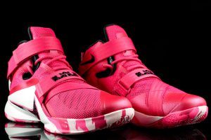 Różowe Nike LeBron Zoom Soldier 10 Kay Yow 